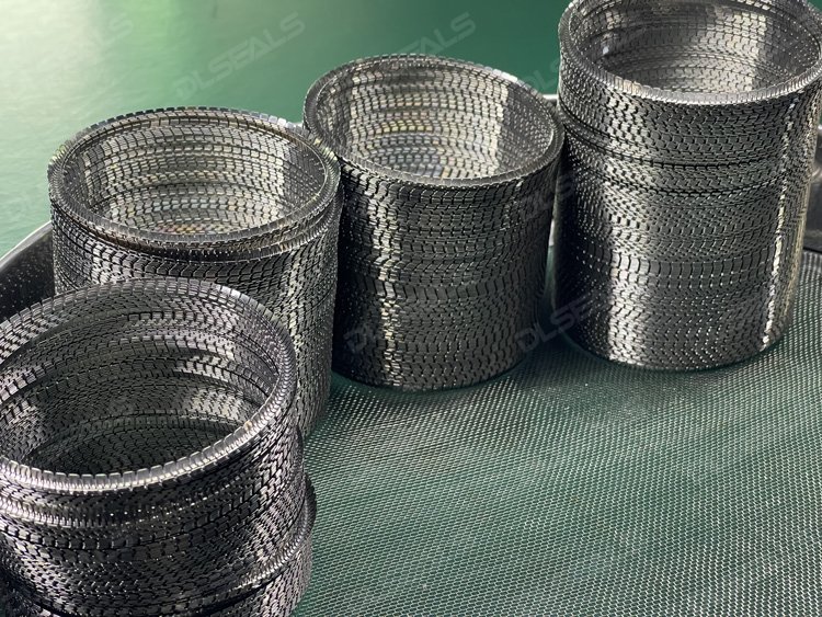 德龙密封生产泛塞封弹簧